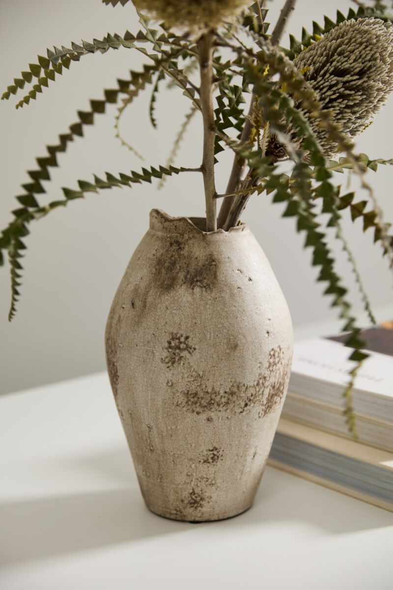 Danez Vase