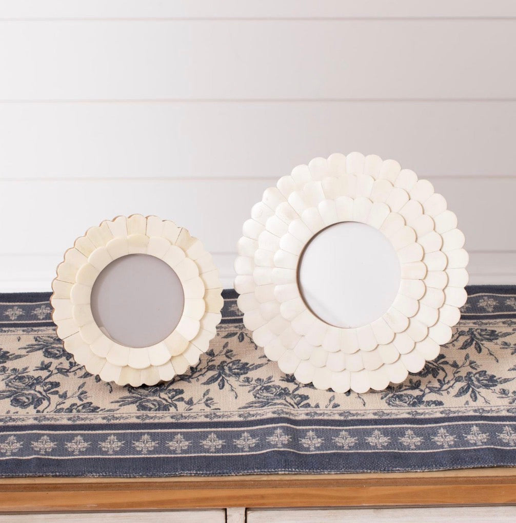 Scalloped Picture Frame