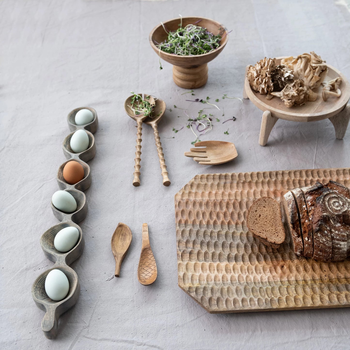 Mango Wood Platter with Stand, Natural