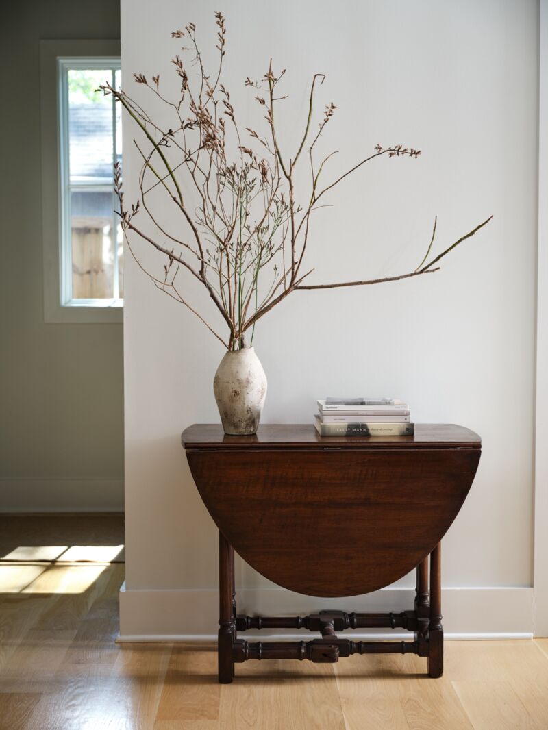 Danez Vase