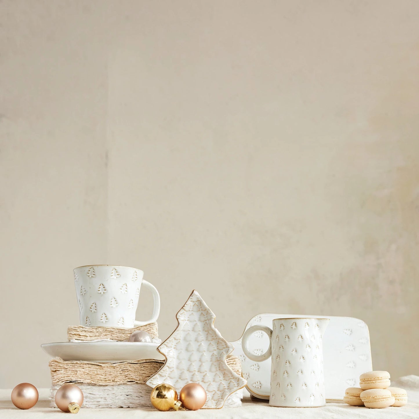 Debossed Stoneware Plate & Gold Electroplating